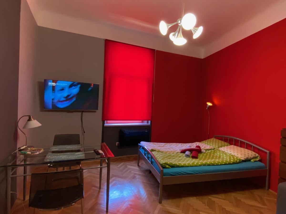 פראג Apartment B42 Bed And Cafe מראה חיצוני תמונה