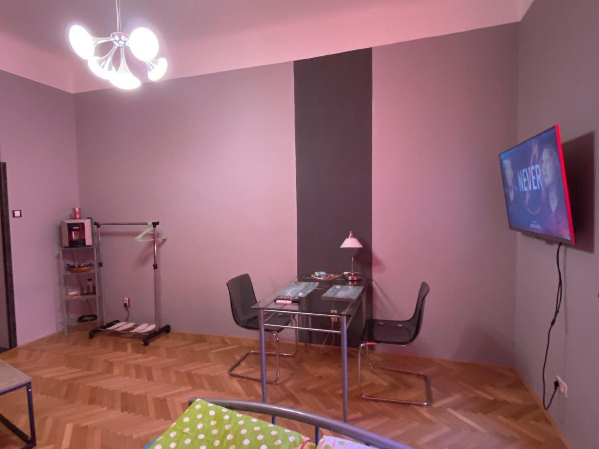 פראג Apartment B42 Bed And Cafe מראה חיצוני תמונה