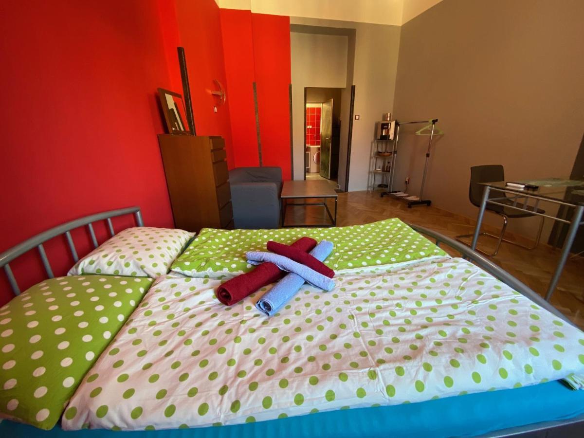 פראג Apartment B42 Bed And Cafe מראה חיצוני תמונה